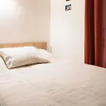 2 Spacious Rooms In The 18Th Paris