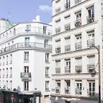 2 Spacious Rooms In The 18Th Paris