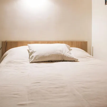 2 Spacious In The 18th Apartment *