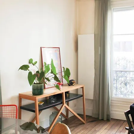 2 Spacious In The 18th * Paris