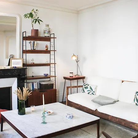 2 Spacious In The 18th Apartment