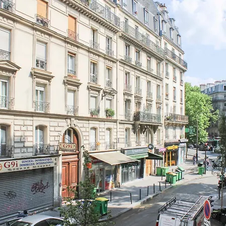 2 Spacious In The 18th Apartment Paris