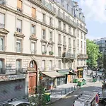 2 Spacious Rooms In The 18Th Paris