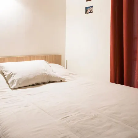 2 Spacious In The 18th Appartamento